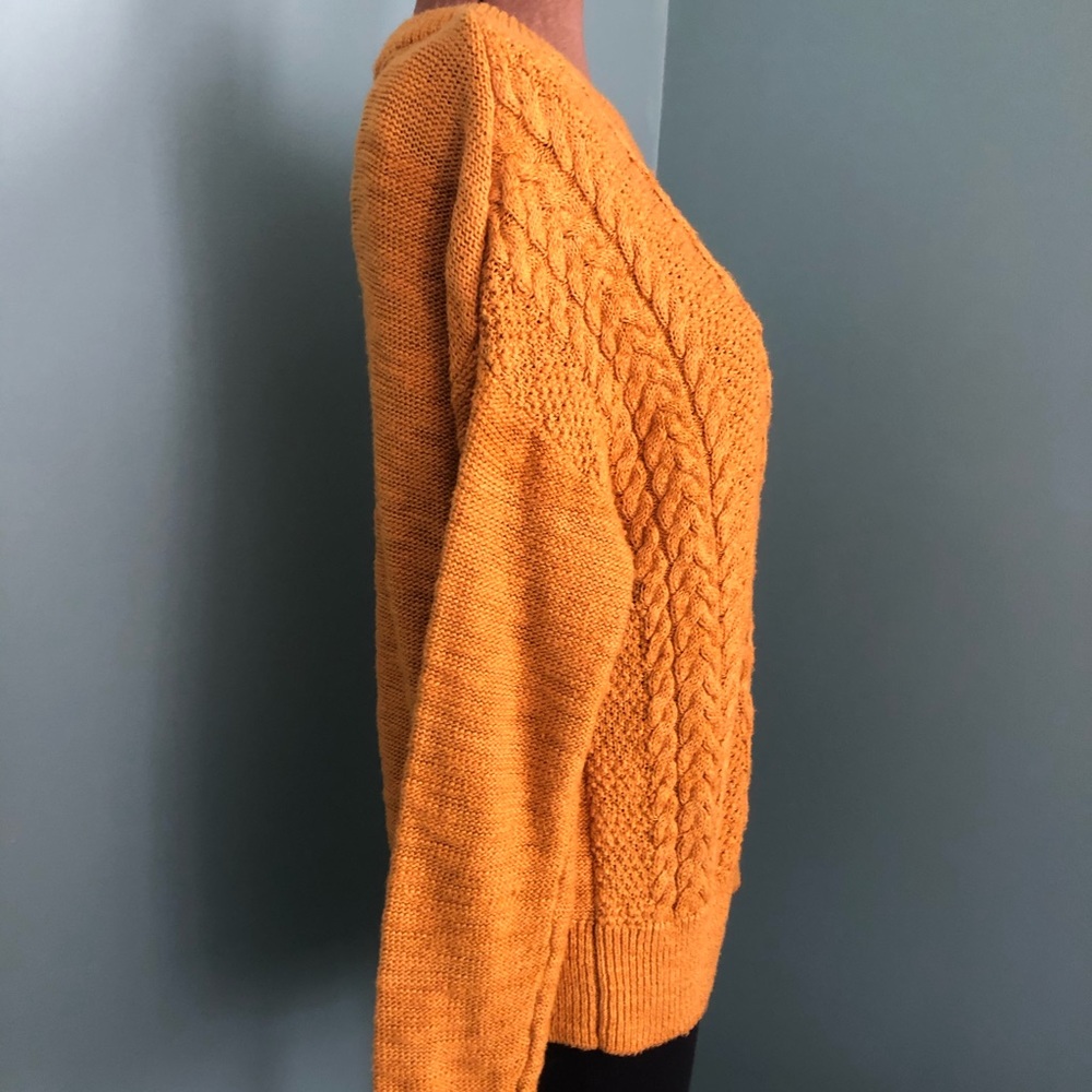 Mossimo Sweater - Picture 2 of 4